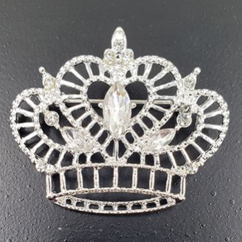true_heart_crown_pin